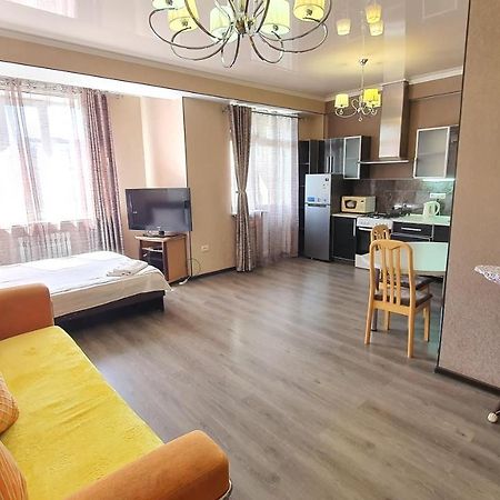 Orange Apartment With Panoramic View บิชเคก ภายนอก รูปภาพ