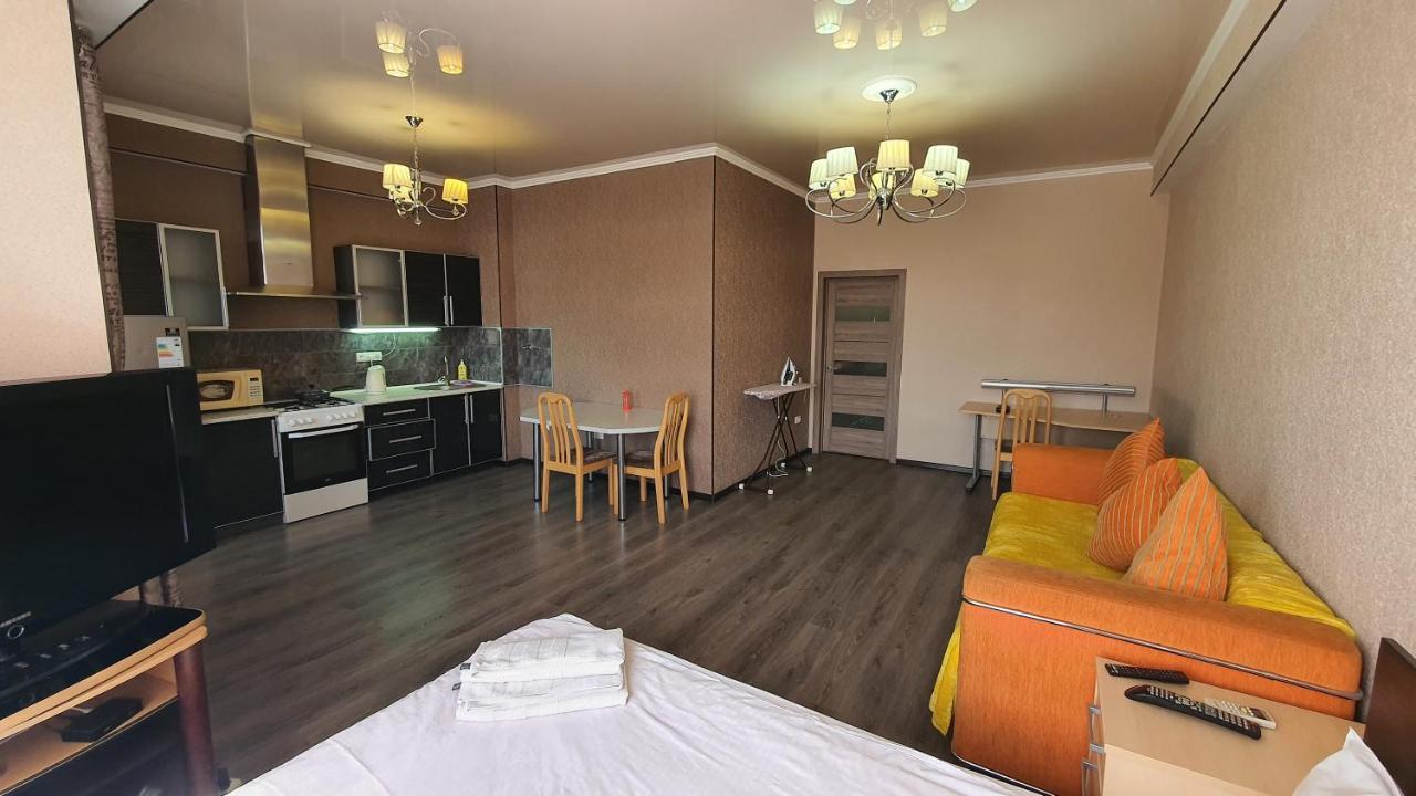 Orange Apartment With Panoramic View บิชเคก ภายนอก รูปภาพ