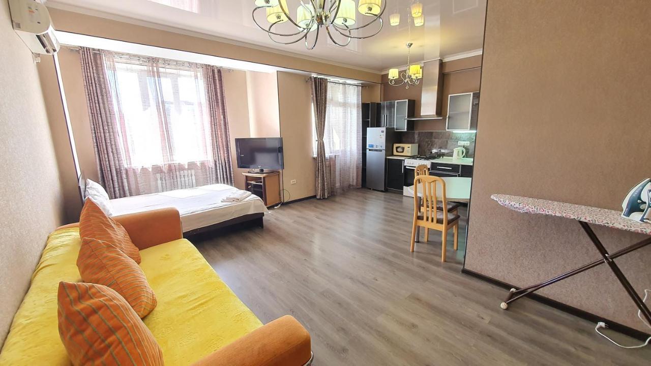 Orange Apartment With Panoramic View บิชเคก ภายนอก รูปภาพ